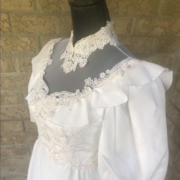 Vintage Victorian High Collar Wedding dress - Picture 5 of 7